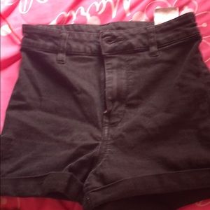 H&M’s denim black short